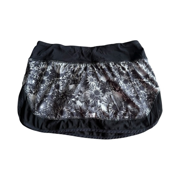 lululemon athletica Pants - Lululemon Hotty Hot Skirt in Flowabunga Black Angel Wing Size 6